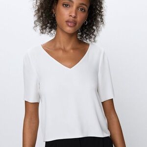 Babaton Classic White Short Sleeve Blouse